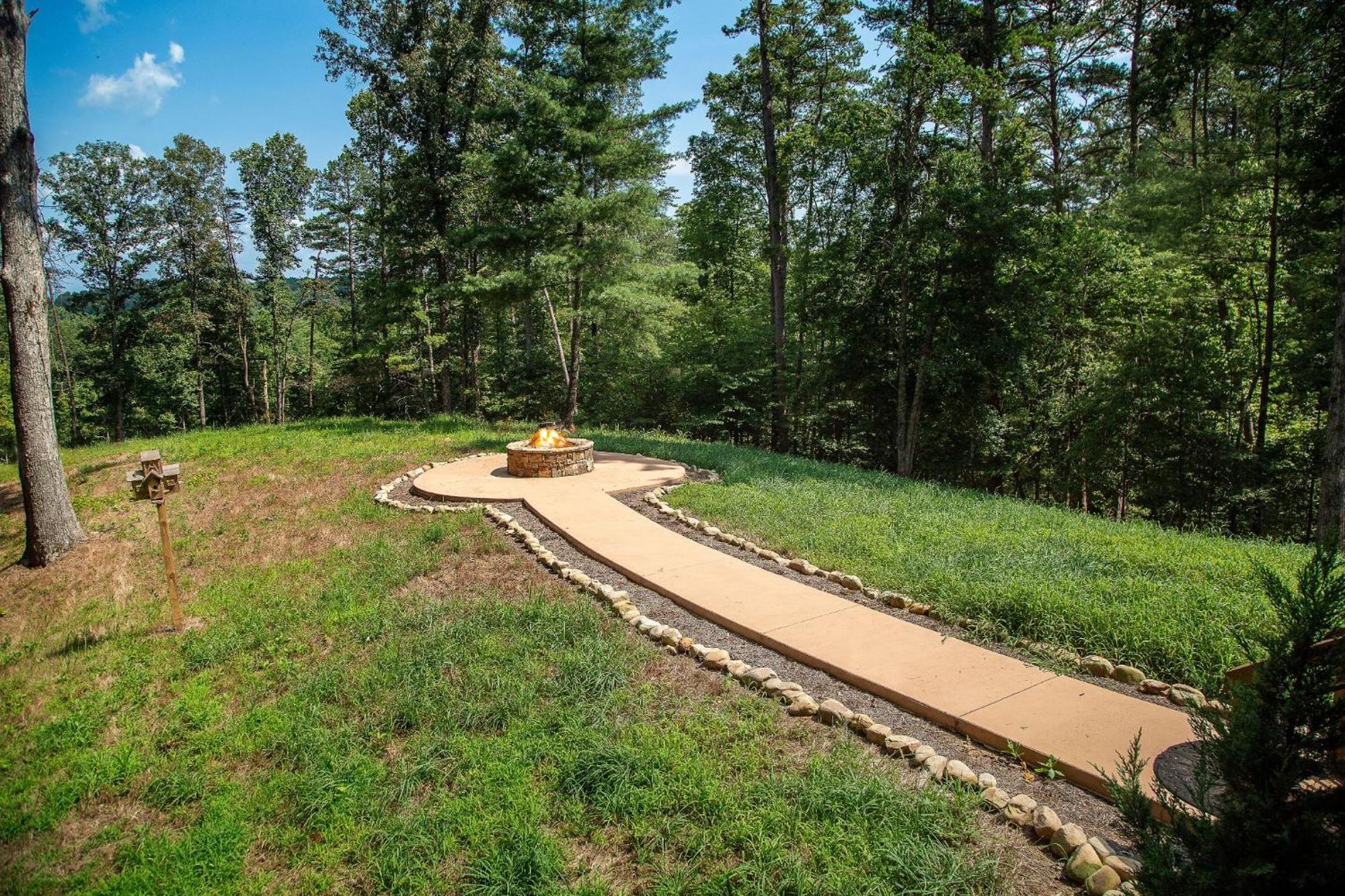 Adore The Smores Rustic Mountain Charm Outdoor Spaces And A Cozy Hot Tub بلو ريدج المظهر الخارجي الصورة
